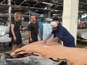 山陽の工場を見学しているところ